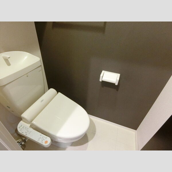 トイレ (トイレ)