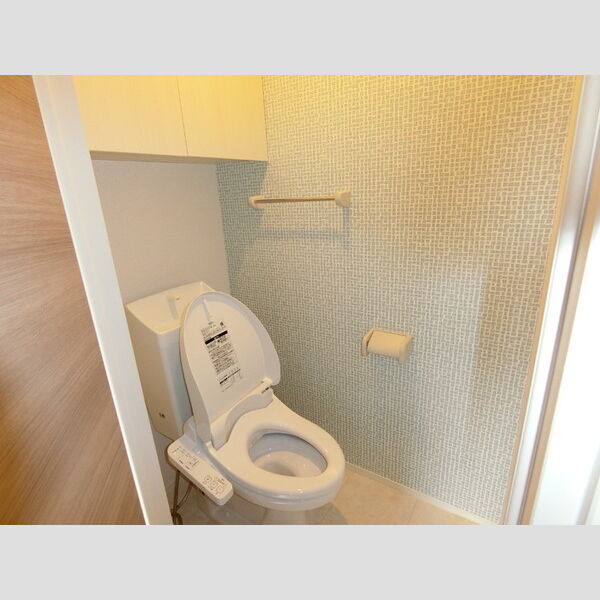 トイレ (トイレ)