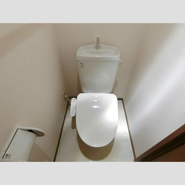 トイレ (トイレ)