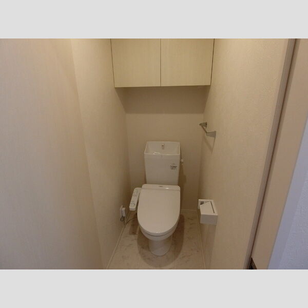 トイレ (トイレ)