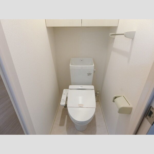 トイレ (トイレ)
