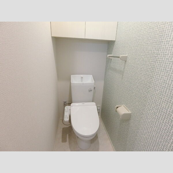 トイレ (トイレ)