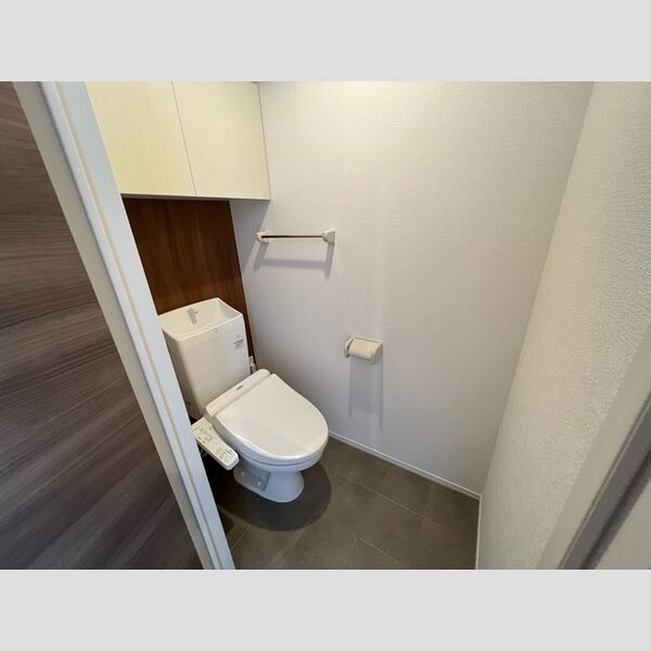 トイレ (トイレ)