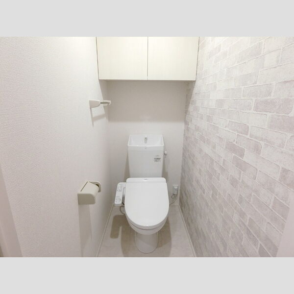 トイレ (トイレ)