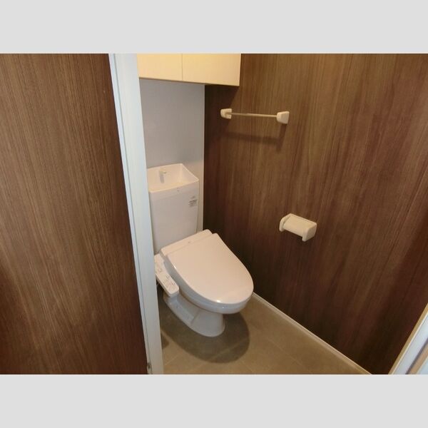 トイレ (トイレ)