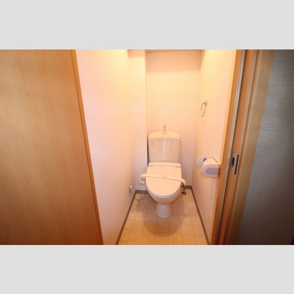 トイレ (トイレ)