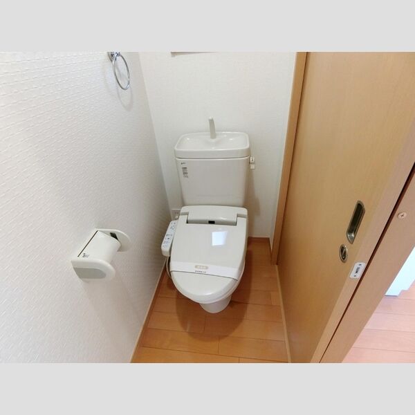 トイレ (トイレ)