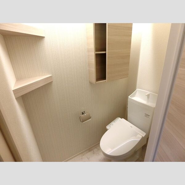 トイレ (トイレ)