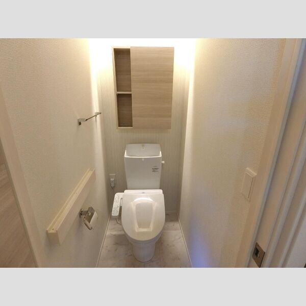 トイレ (トイレ)