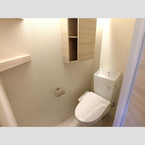 トイレ (トイレ)