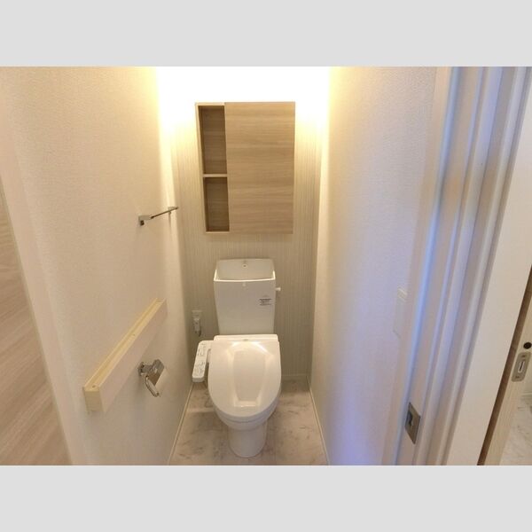 トイレ (トイレ)
