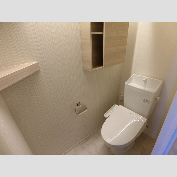 トイレ (トイレ)