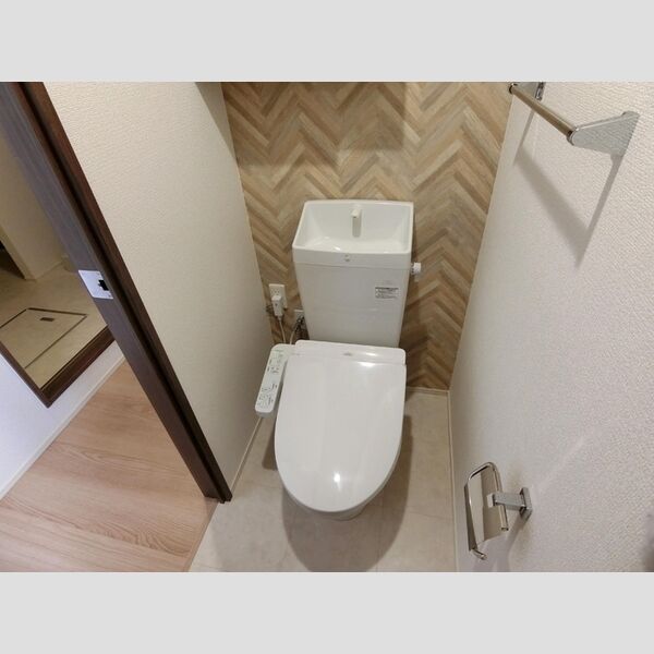 トイレ (トイレ)