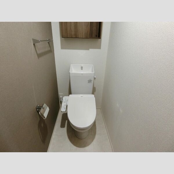 トイレ (トイレ)