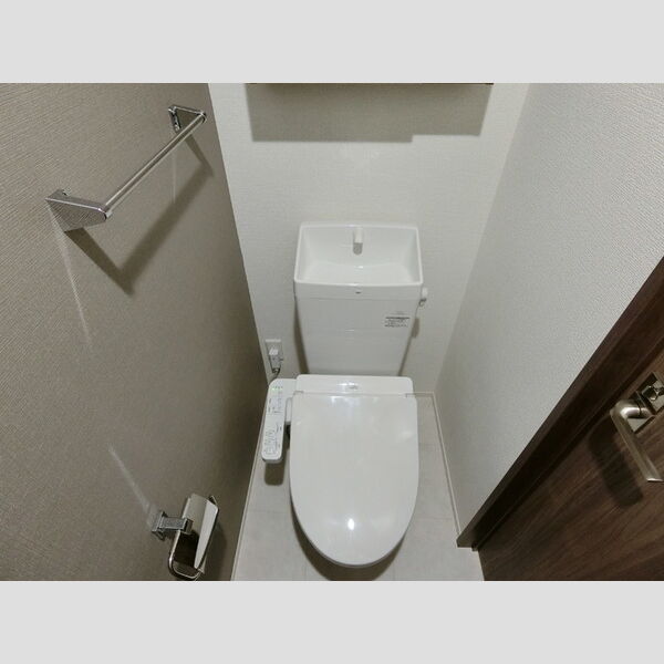 トイレ (トイレ)