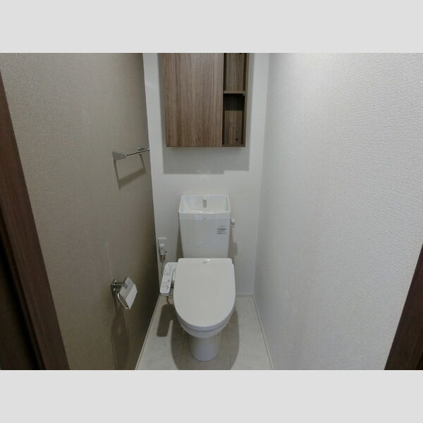 トイレ (トイレ)