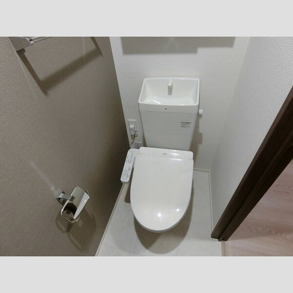 トイレ (トイレ)