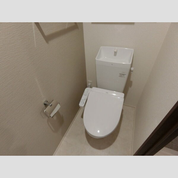 トイレ (トイレ)