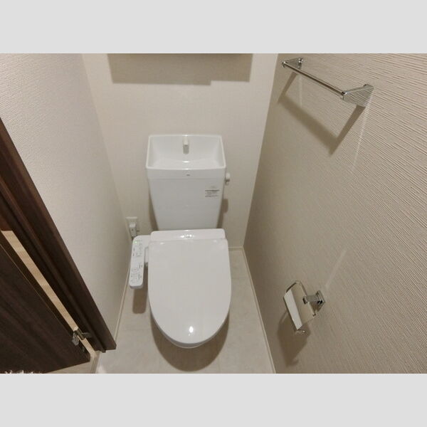 トイレ (トイレ)