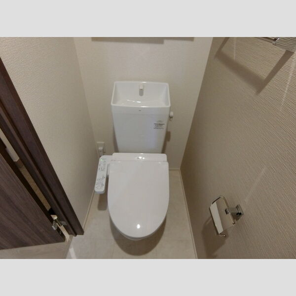 トイレ (トイレ)