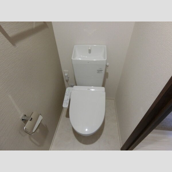トイレ (トイレ)
