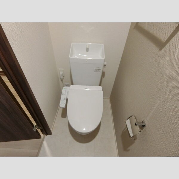 トイレ (トイレ)