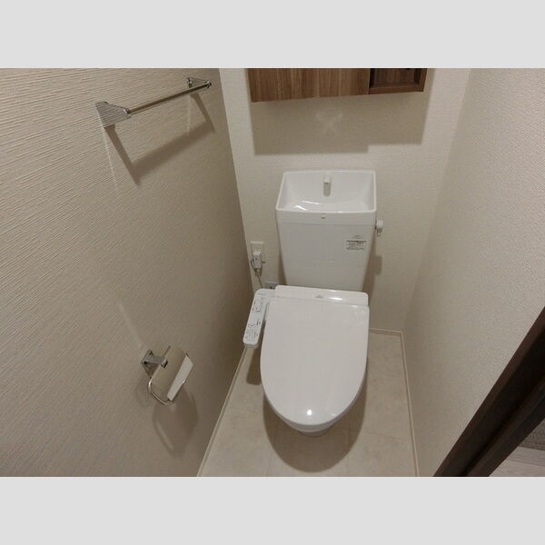 トイレ (トイレ)