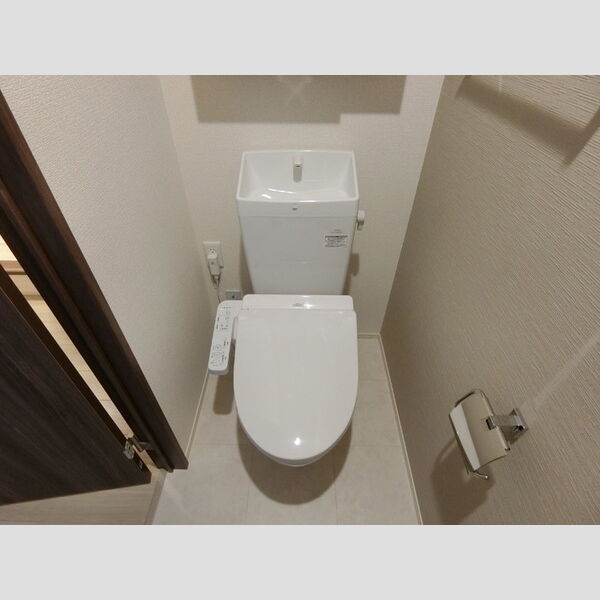 トイレ (トイレ)