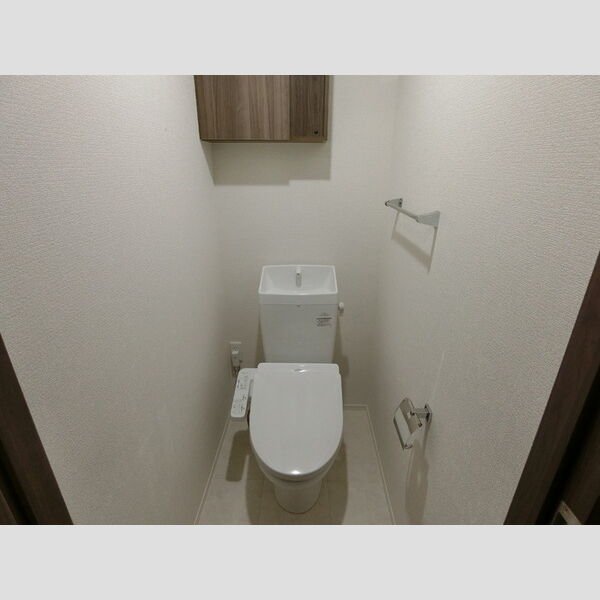 トイレ (トイレ)