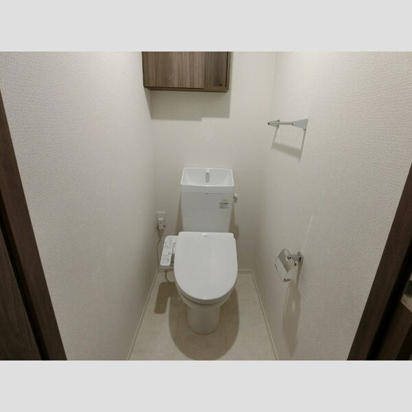 トイレ (トイレ)