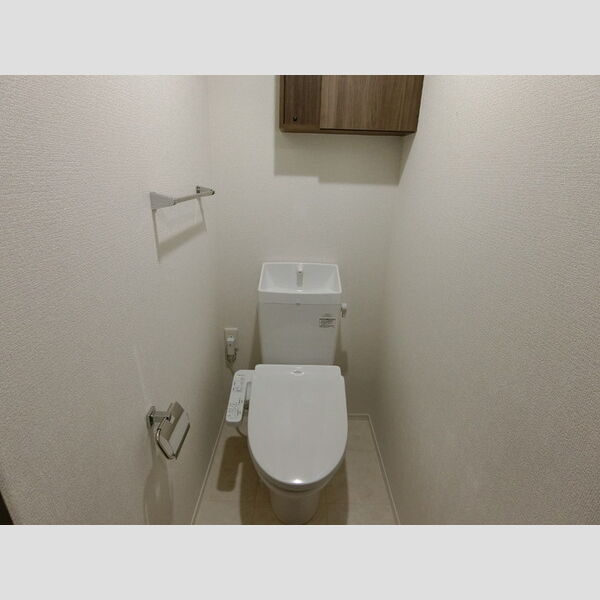 トイレ (トイレ)
