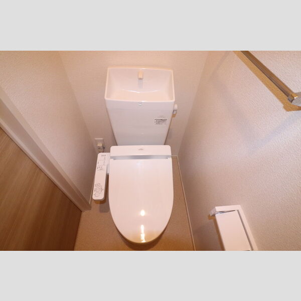 トイレ (トイレ)