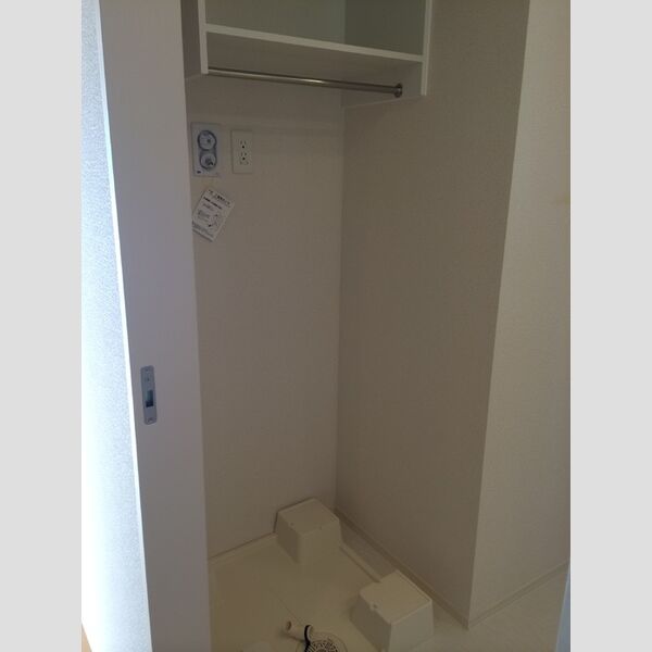 その他 (洗濯機置き場)