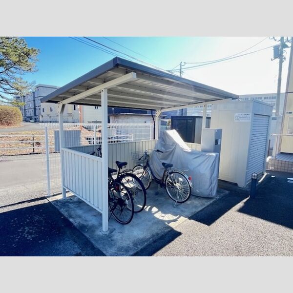 現地周辺 (駐輪場)