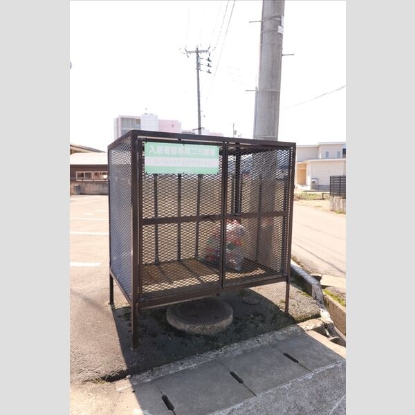 現地周辺 (ゴミ置場)
