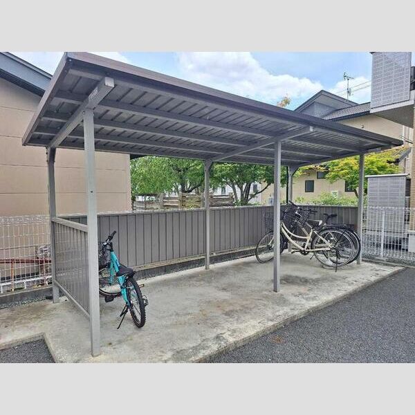 現地周辺 (駐輪場)