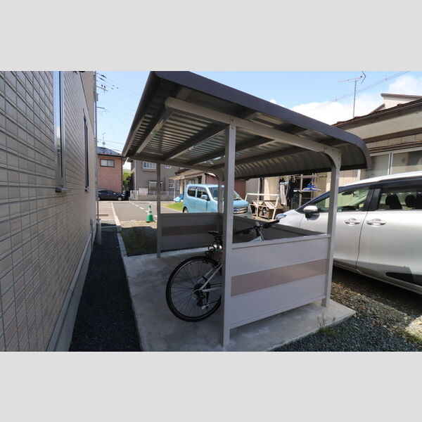 現地周辺 (駐輪場)