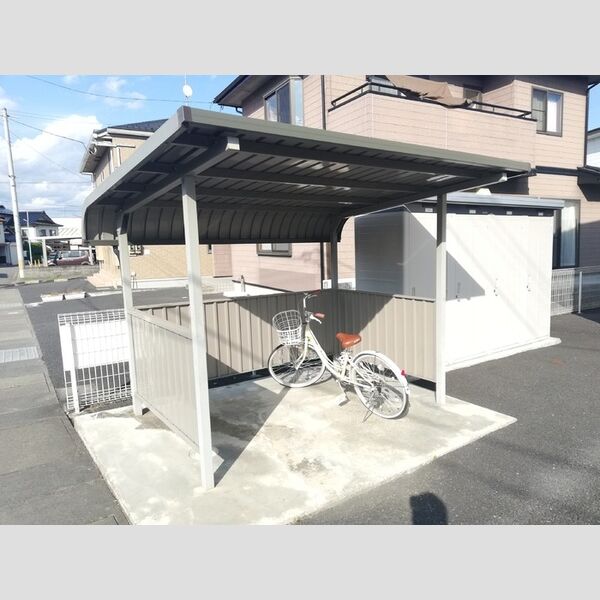 現地周辺 (駐輪場)
