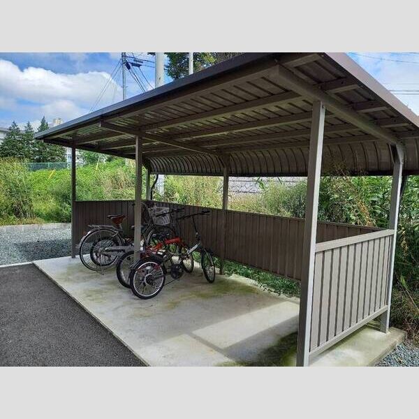 現地周辺 (駐輪場)