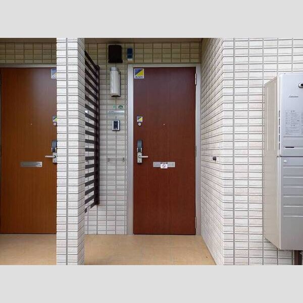 エントランス (玄関ドア付近)