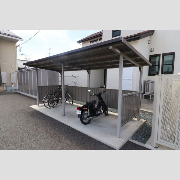 現地周辺 (駐輪場)