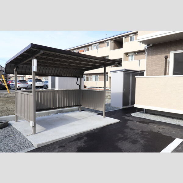 現地周辺 (駐輪場)