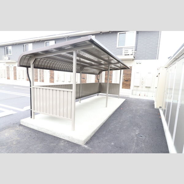 現地周辺 (駐輪場)