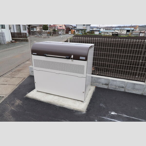 現地周辺 (ゴミ置場)