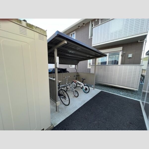 現地周辺 (駐輪場)