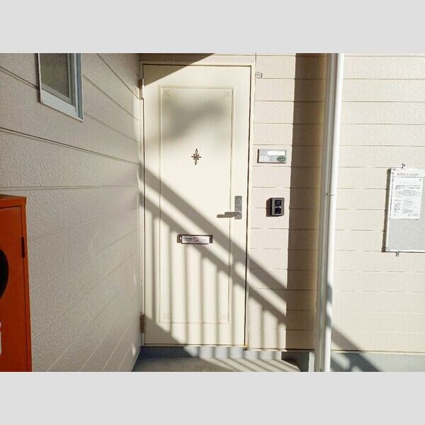 エントランス (玄関ドア付近)