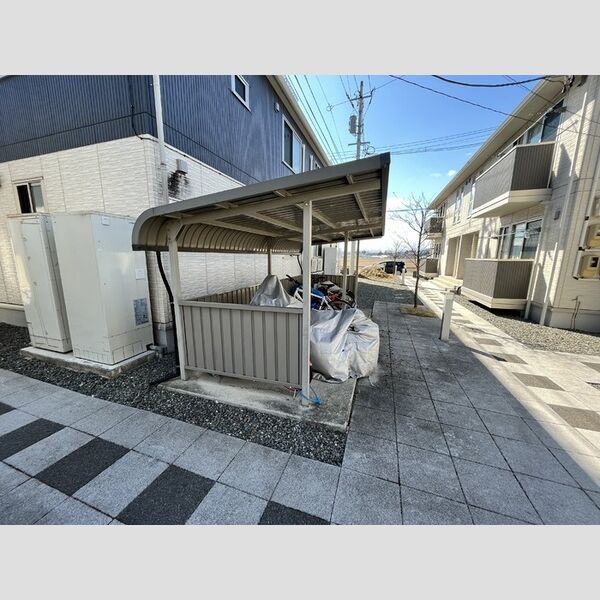 現地周辺 (駐輪場)