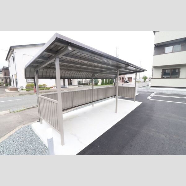 現地周辺 (駐輪場)