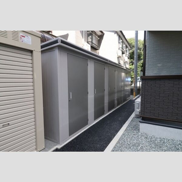 現地周辺 (物置)