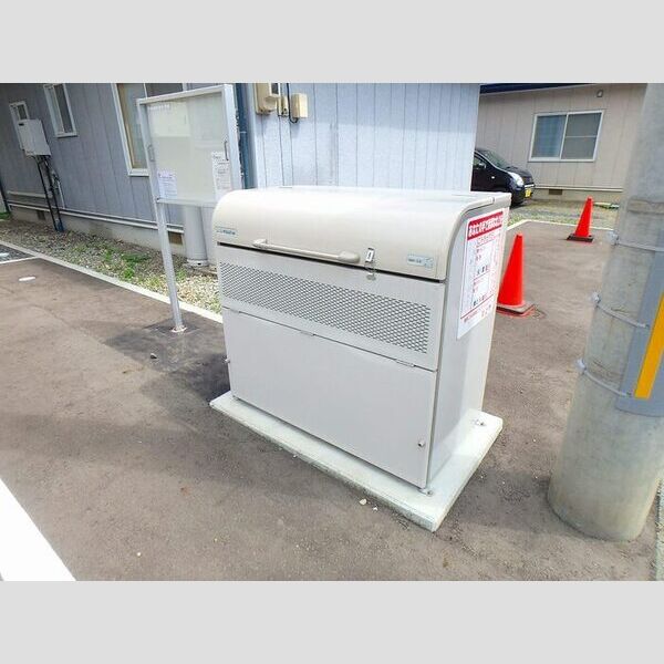 現地周辺 (専用ゴミ庫)